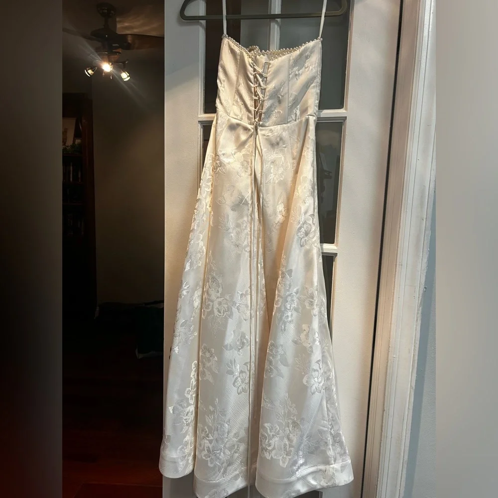 V. Chapman Hazel Dress in White Baroque Floral - Picture 4 of 6